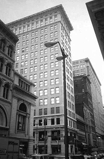 The Ingalls Building in Cincinnati Ohio ws the first reinforced concrete high rise building.